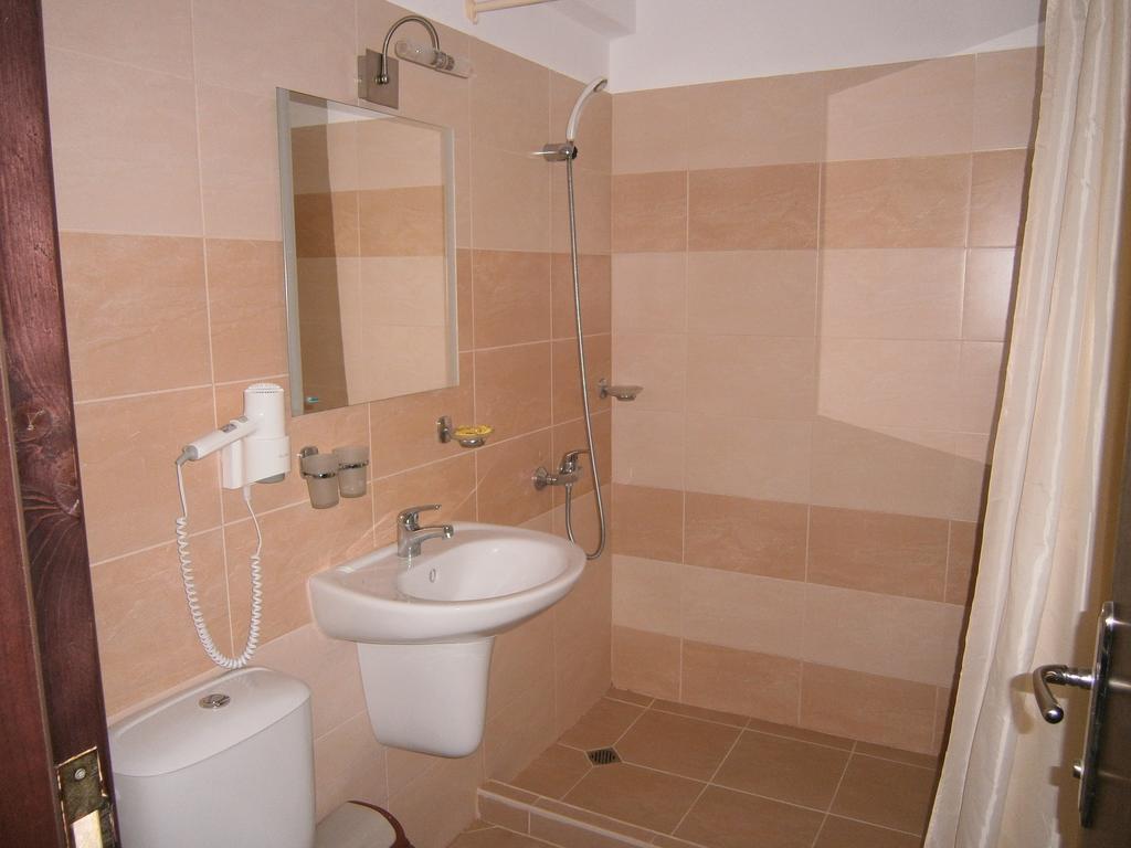 Ariana Hotel Китен Номер фото